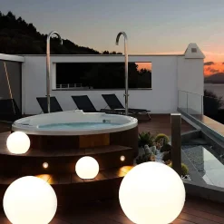 SOLAR NOVA : Sphère LED RGB à recharge solaire 25 cm