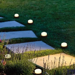 Spot de balisage solaire à planter ou fixer au mur LED Lumisky 0,09W IP65 80lm blanc chaud L.12m