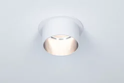 Spot encastré LED 3-Step-Dim Gil Coin IP44 rond 68mm Coin 6W 470lm 230V gradable 2700K Blanc dépoli Acier brossé