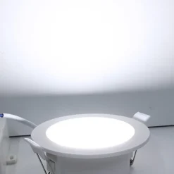 Spot LED encastré rond 5W, IP44, température de couleur réglable, blanc.