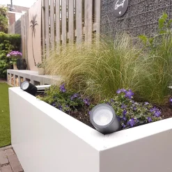 Spot orientable à piquet noir IP44 - Solo