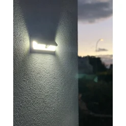 Spot solaire mural très éclairant avec détecteur de présence- Longueur 29,8cm- 300 Lumens maxi