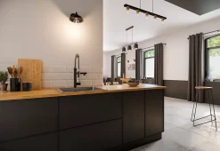 Suspension lumineuse Kerry variable E27 A60 40W IP20 bambou noir mat Brillant