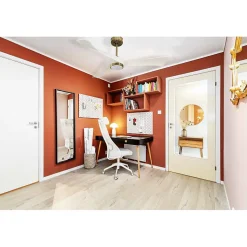 Twist, Ventilateur déstratificateur d'air, pales bois laquée blanches 132 Cm, moteur laiton brossé, avec point lumineux LED.