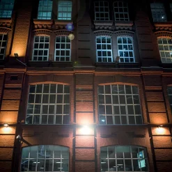 Xanlite - Projecteur mural noir LED IP65, 9000 lumens, conso 100W (éq 550W), Blanc chaud - PR100WMCEE