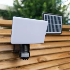 Xanlite - Projecteur mural solaire LED IP44 à détection de mouvement, 1000 Lumens, 6500 Kelvin, Blanc froid - PRS1000D