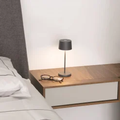 Zafferano OLIVIA PRO MICRO LED lampe de table Gris foncé rechargeable et dimmable